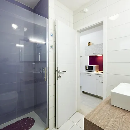 Lägenhet Mavarstica 17803a