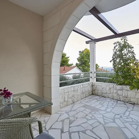 Mavarstica 17803a Lägenhet *