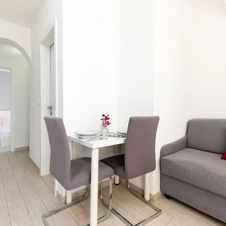 Lägenhet Mavarstica 17803a *